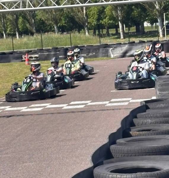 Privatisez notre piste pour vos événements : enterrements de vie EVG EVJF, anniversaires, CE à Chalon-sur-Saône